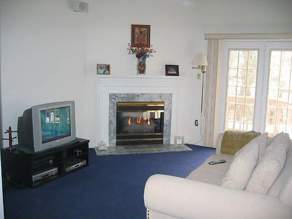 Family Room w Fireplace & French Doors to Patio