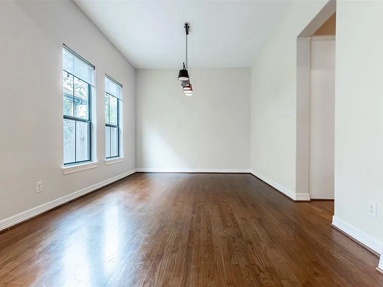 2923 Royal Oaks Crst — Photo 9