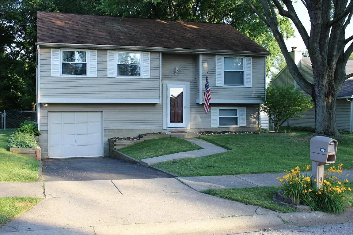 1024 Newfields Ln photo 1