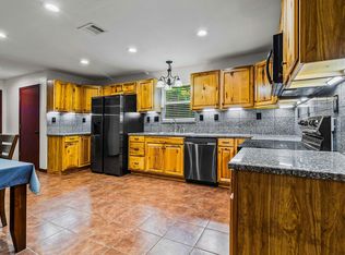 300 Hidden Oaks Dr, Pointblank, TX 77364