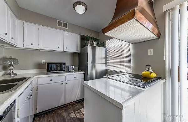 Warson Village Townhomes — Photo 1