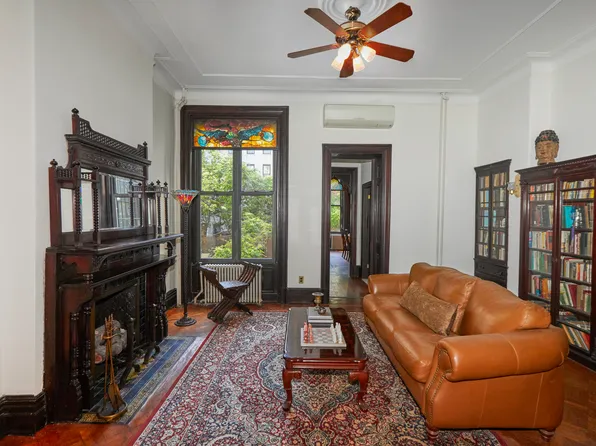 246 Gates Avenue image 7 of 19