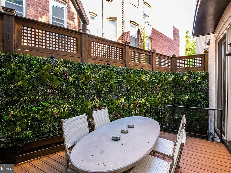 2121 R St NW — Photo 15