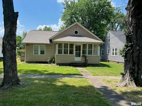 628 S Sycamore St, Centralia, IL 62801