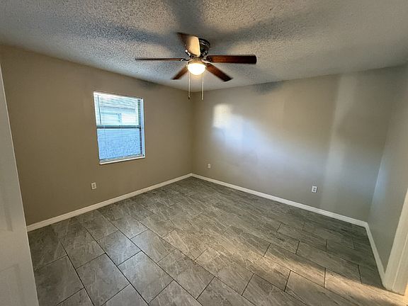 3rd image of 321 W Belmar St