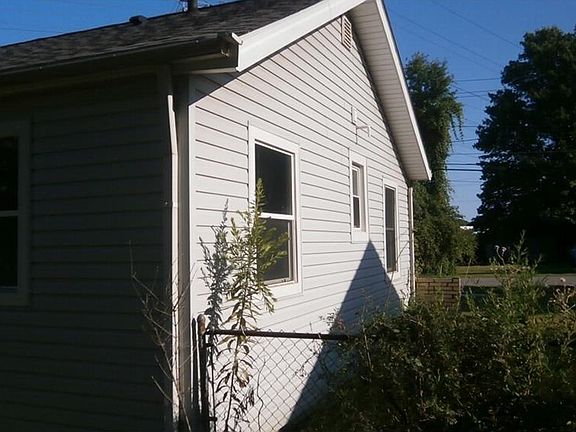 3rd image of 36744 Saint Clair St