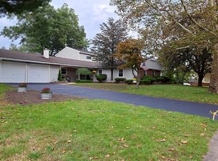 28 Stratford Dr, Old Bridge, NJ 08857