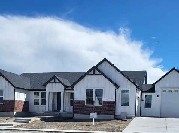 1052 E Ira Hodges Scenic Pkwy #15, Eagle Mountain, UT 84005