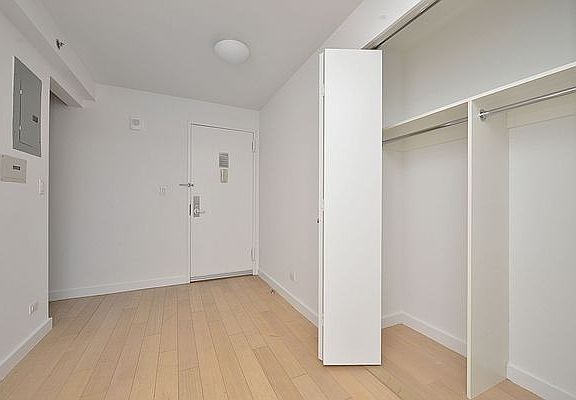 5th image of 222 E 39th St APT 14F