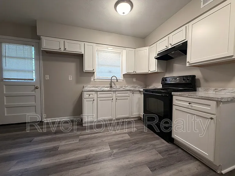 3535 Debby Dr — Photo 2