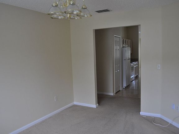 4th image of 89 Berkshire Ln