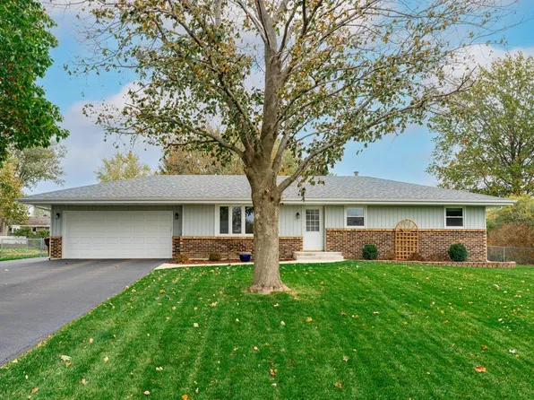 9677 Zinnia Dr, Machesney Park, IL 61115