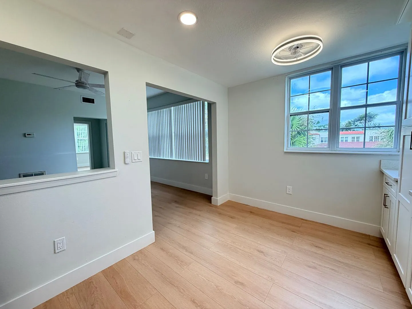 Valencia Apartments — Photo 4