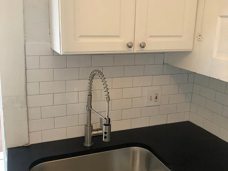 5602 Worth St — Photo 10