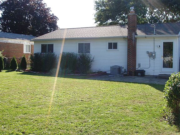 Enjoy your large and sunny back yard!