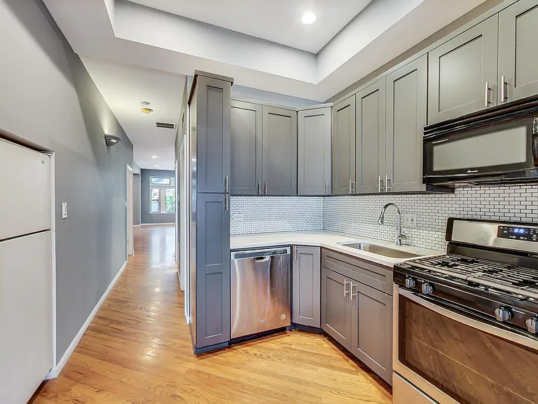 2141 W Crystal St #2 — Photo 9