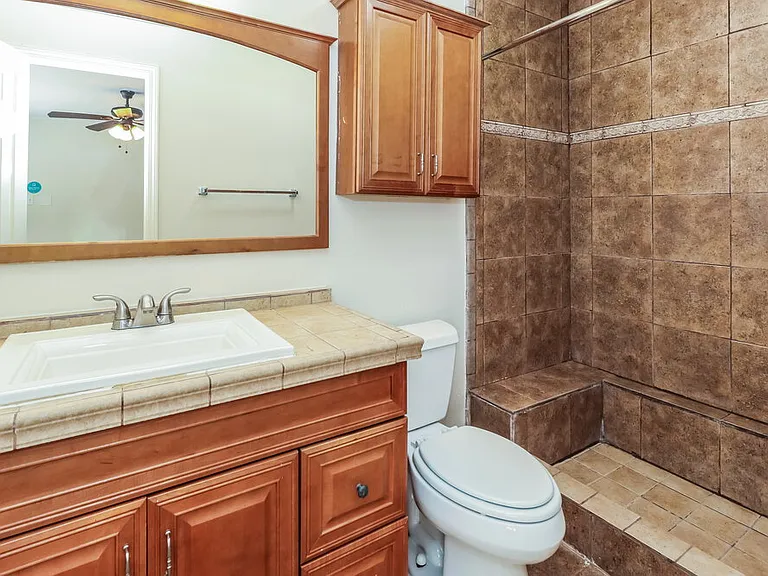 84 Fallshire Dr — Photo 11