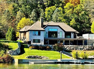 7050 Lake Shannon Ct, Fenton, MI 48430