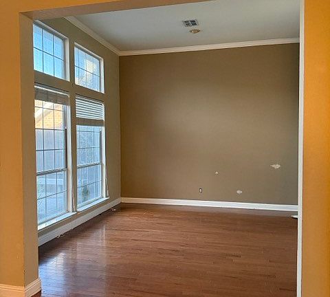 5th image of 1409 Mayflower Ln