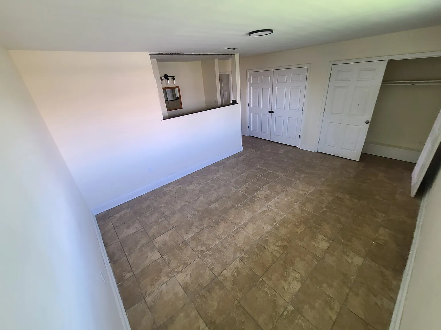 4 bed, 2.5 bath, 1800 sqft, $1,800 — Photo 2
