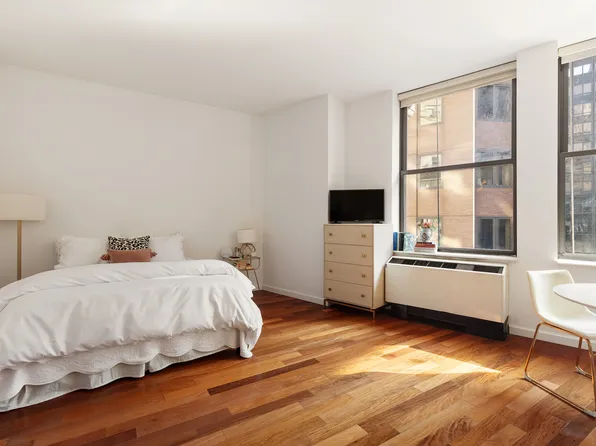 1 Wall Street Court image 1 of 5