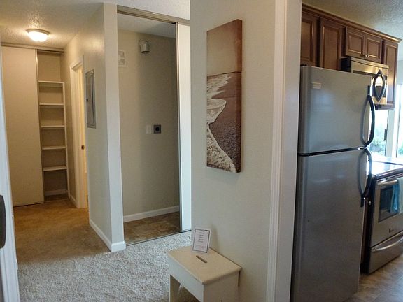 3rd image of 924 Shorewood Dr APT 40