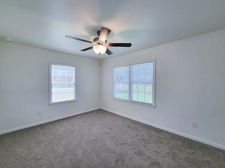 413 S Market St — Photo 17