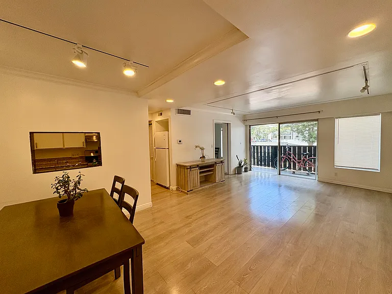 18645 Hatteras St #166 — Photo 5