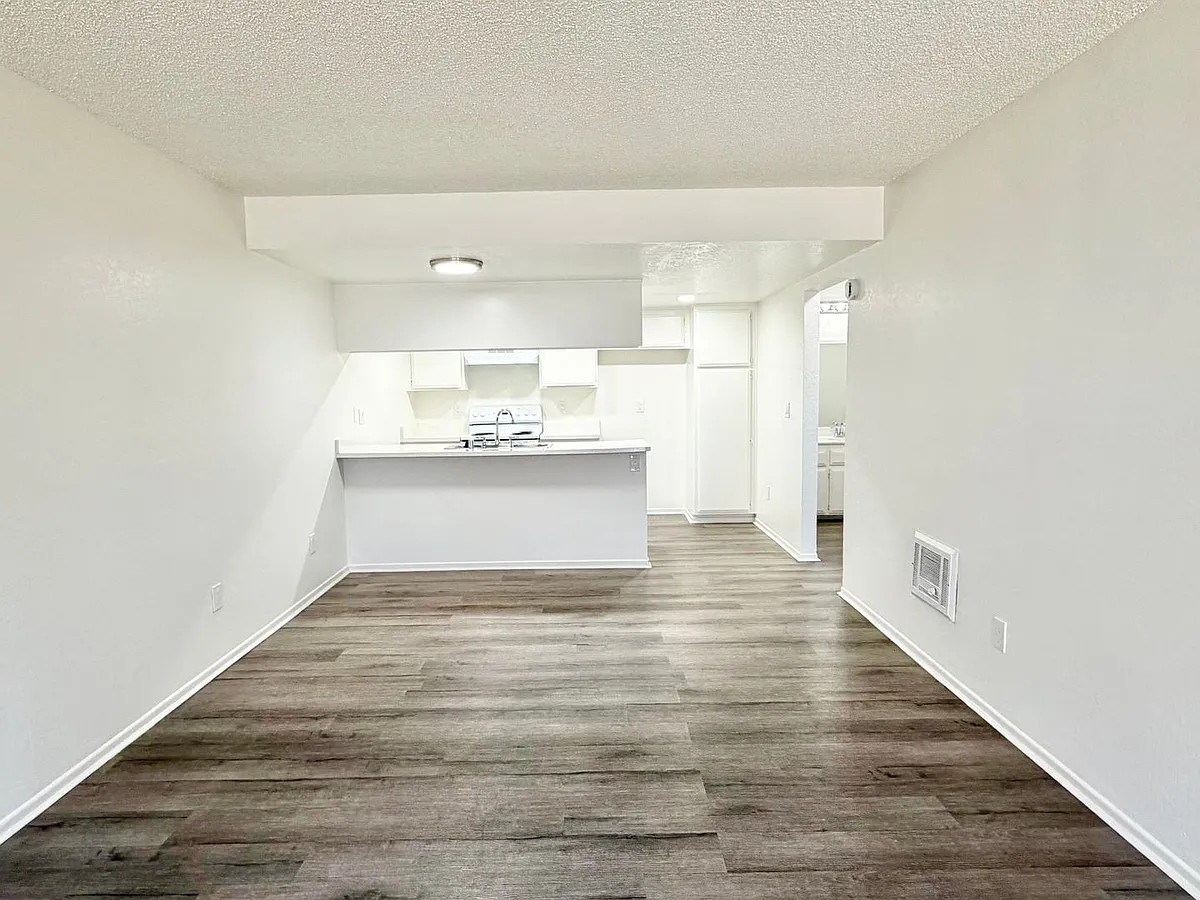 Building Photo - Orangewood Pines