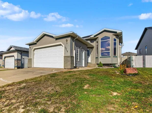 10646 E Royal Oaks Dr, Grande Prairie, AB T8V 8G3