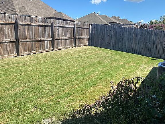 4th image of 215 Whispering Meadows Dr
