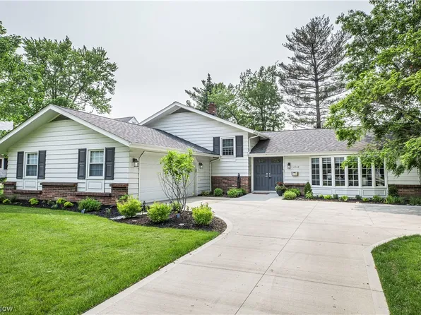 2512 Lafayette Dr, University Heights, OH 44118
