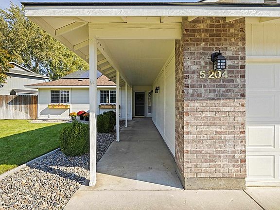 3rd image of 5204 Blue Heron Blvd