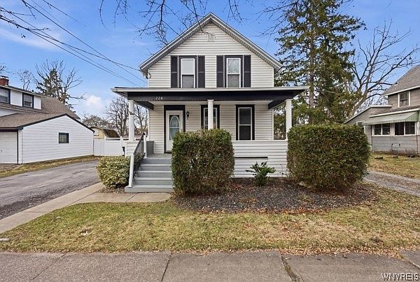 1st image of 228 Robinson St