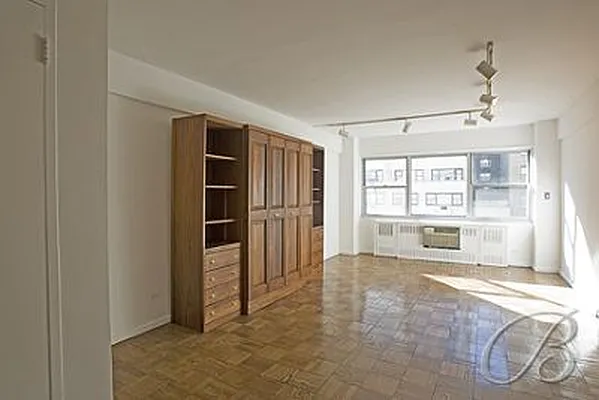 Rented by Bellmarc Realty | media 19