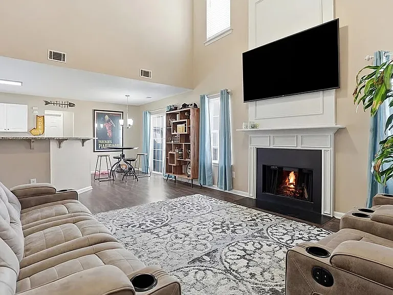 217 Sandy Ln — Photo 3