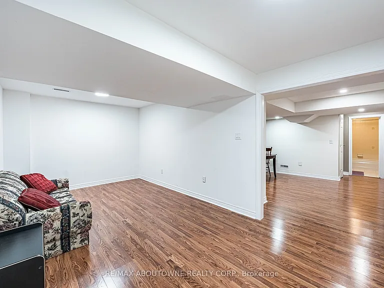 3221 Erin Centre Blvd #BASEMENT — Photo 18
