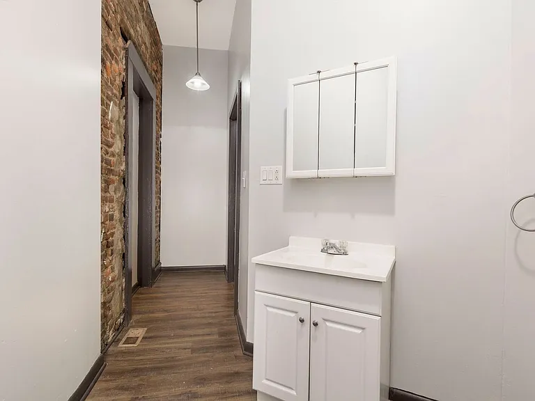 1142 S. 6th Street — Photo 7