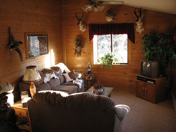 Large vaulted great room !