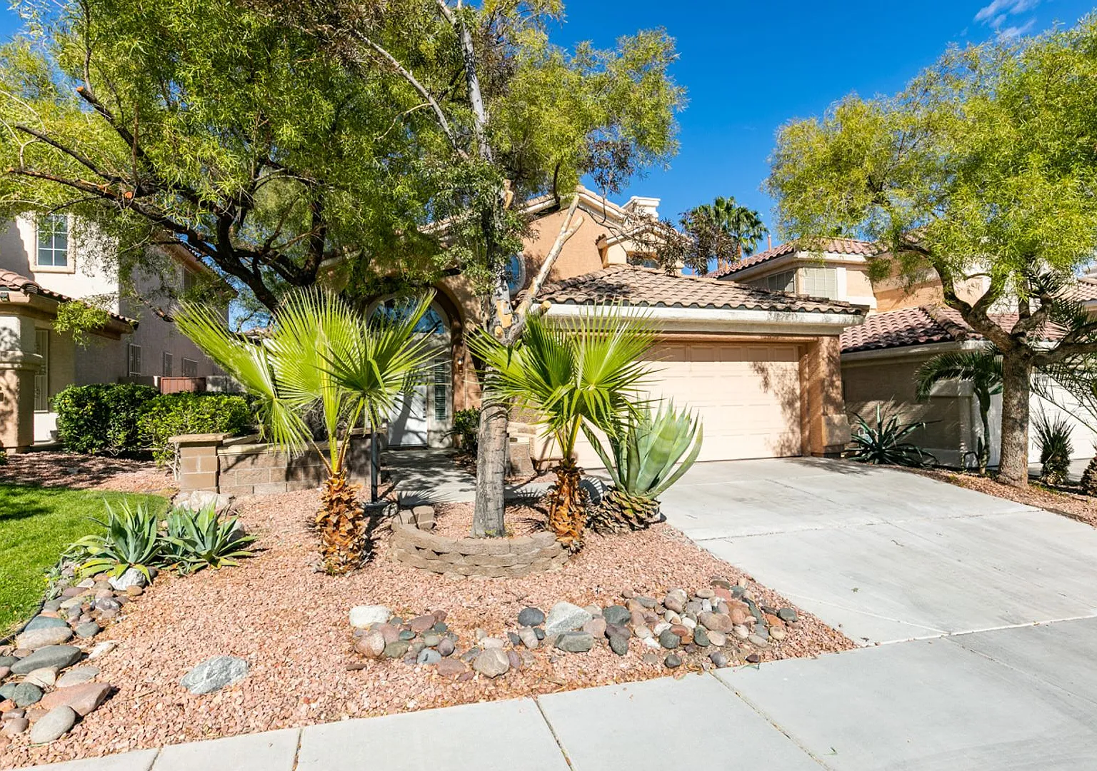 Beautiful 3-Bedroom Home in Peccole Ranch with Upgraded Finishes & Spacious Backyard — Photo 3