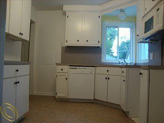 5th image of 8240 Oak Park Blvd