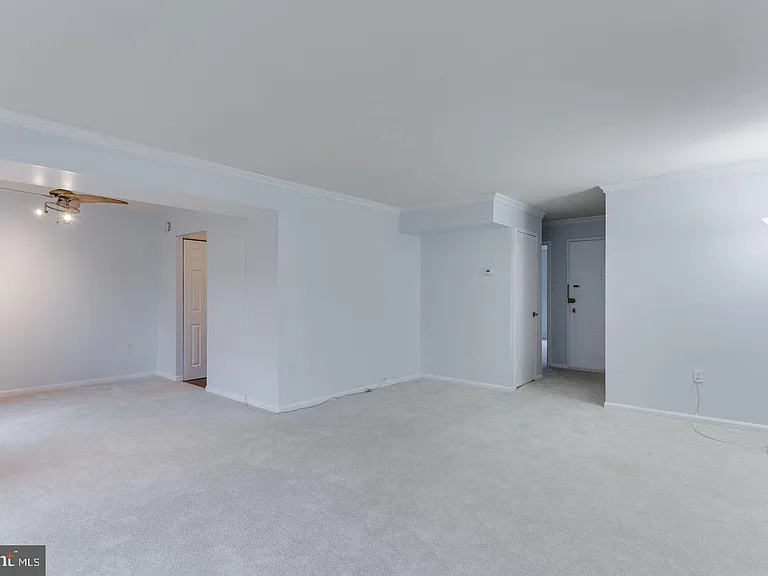 26 Canterbury Sq #202 — Photo 5
