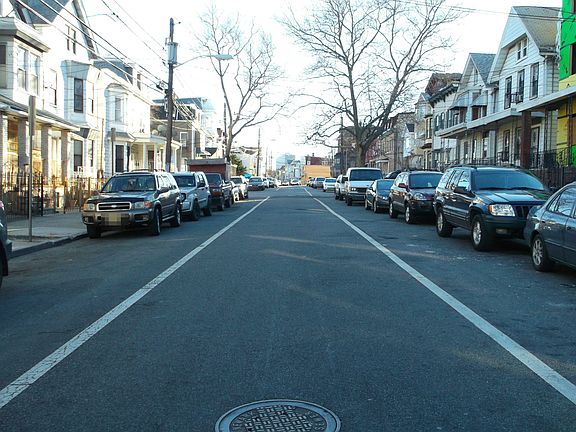 4th image of 215 1/2 Garside St