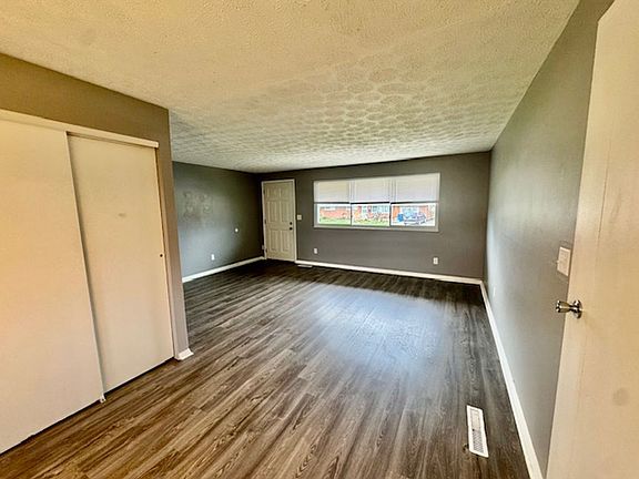 3rd image of 5784 Traymore Dr