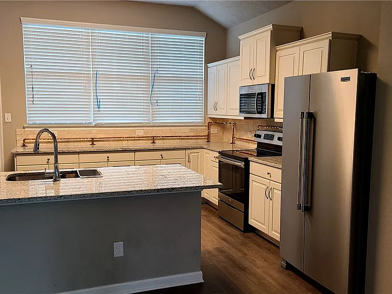 2015 Stubbs Dr — Photo 3