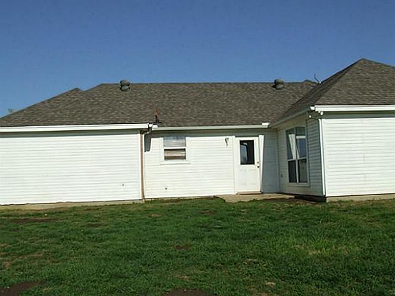 3rd image of 132 Chambers Creek Cir
