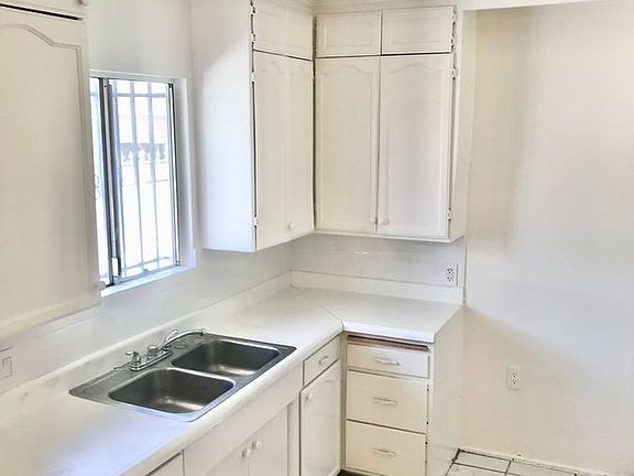 5th image of 1235 1/2 W 90th St