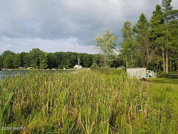 4th image of 4702 Beech Dr