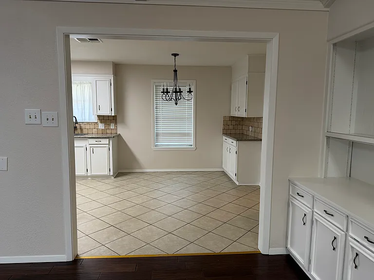 403 Sheffield Dr — Photo 12
