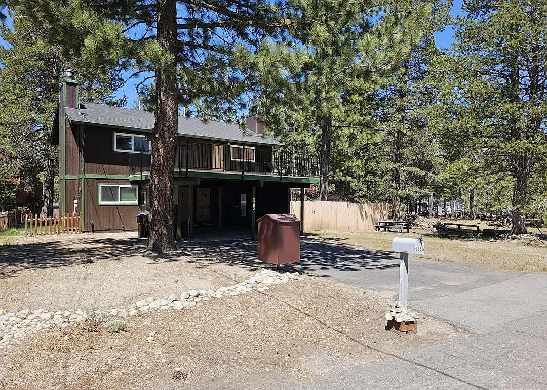 2 bed, 1.5 bath, $2,400 — Photo 1
